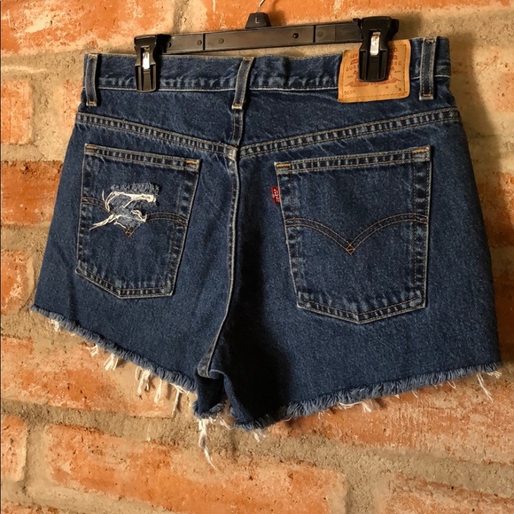 Levi Distressed cutoff shorts - Picture 2 of 3